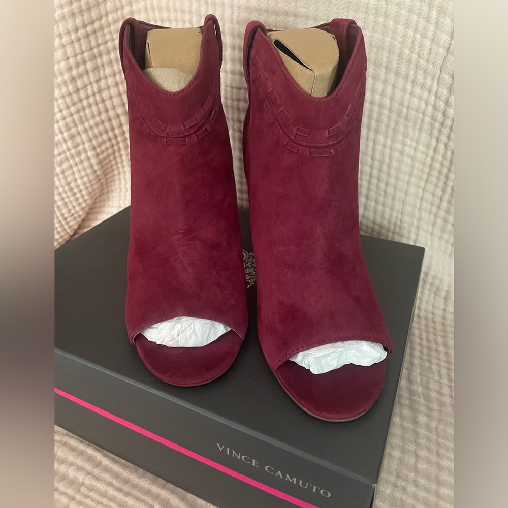 Vince Camuto VC-SHORANA Fired Brick Suede size 9.5